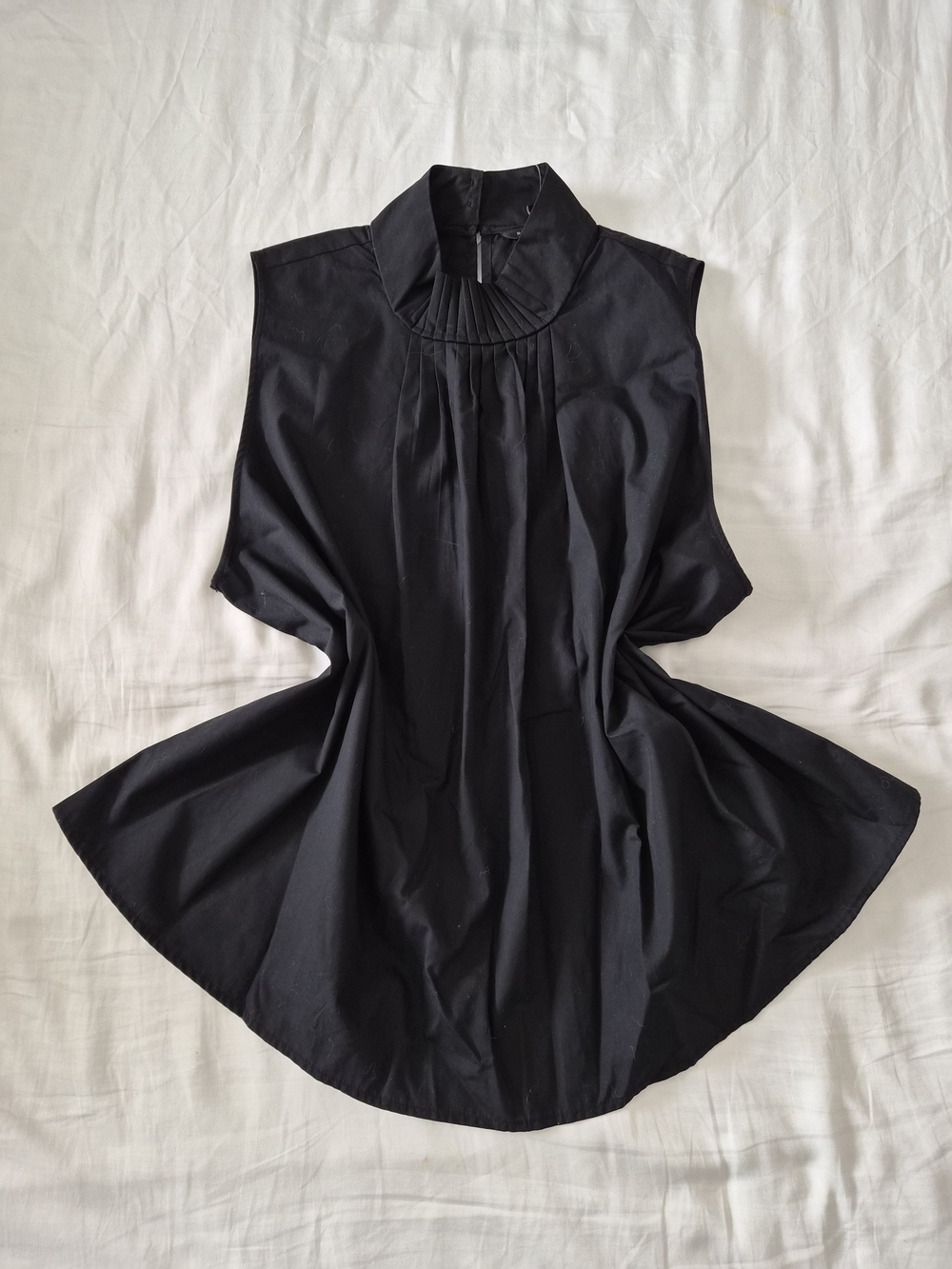 NWT Banana Republic Sleeveless Black Pleated Collar Top